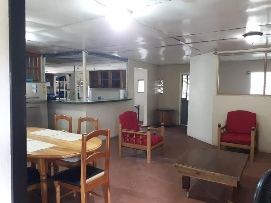 Almirante Gia'S Garage & Home For Bocas Travelers מראה חיצוני תמונה